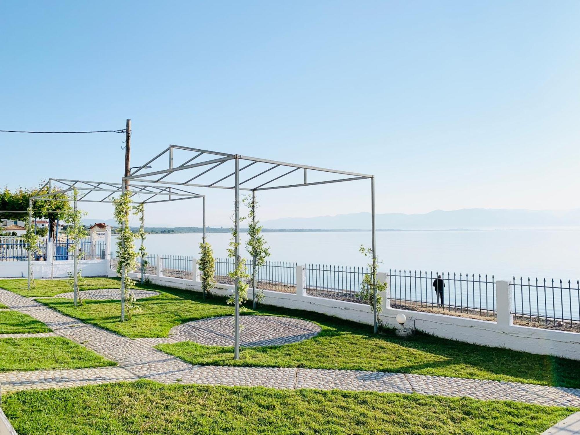 Seaside Bungalows Petalidi Bagian luar foto